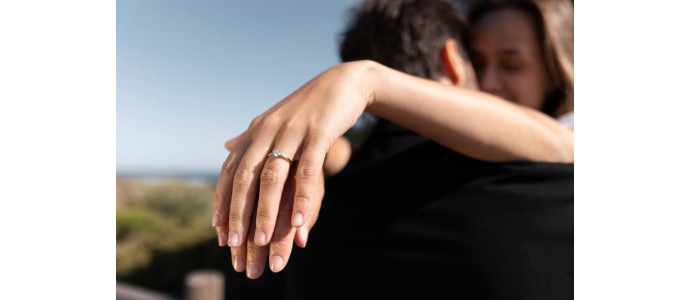 En qué mano se pone el anillo de compromiso y el anillo de casado